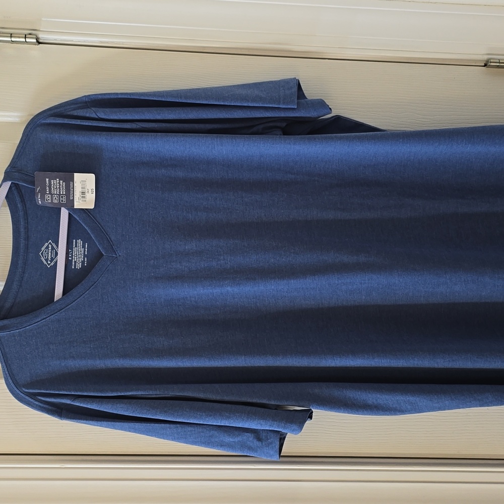 ST. JOHNS BAY BRAND MEN'S BIG AND TALL BLUE V-NECK TEE-SHIRT SIZE 2XLT